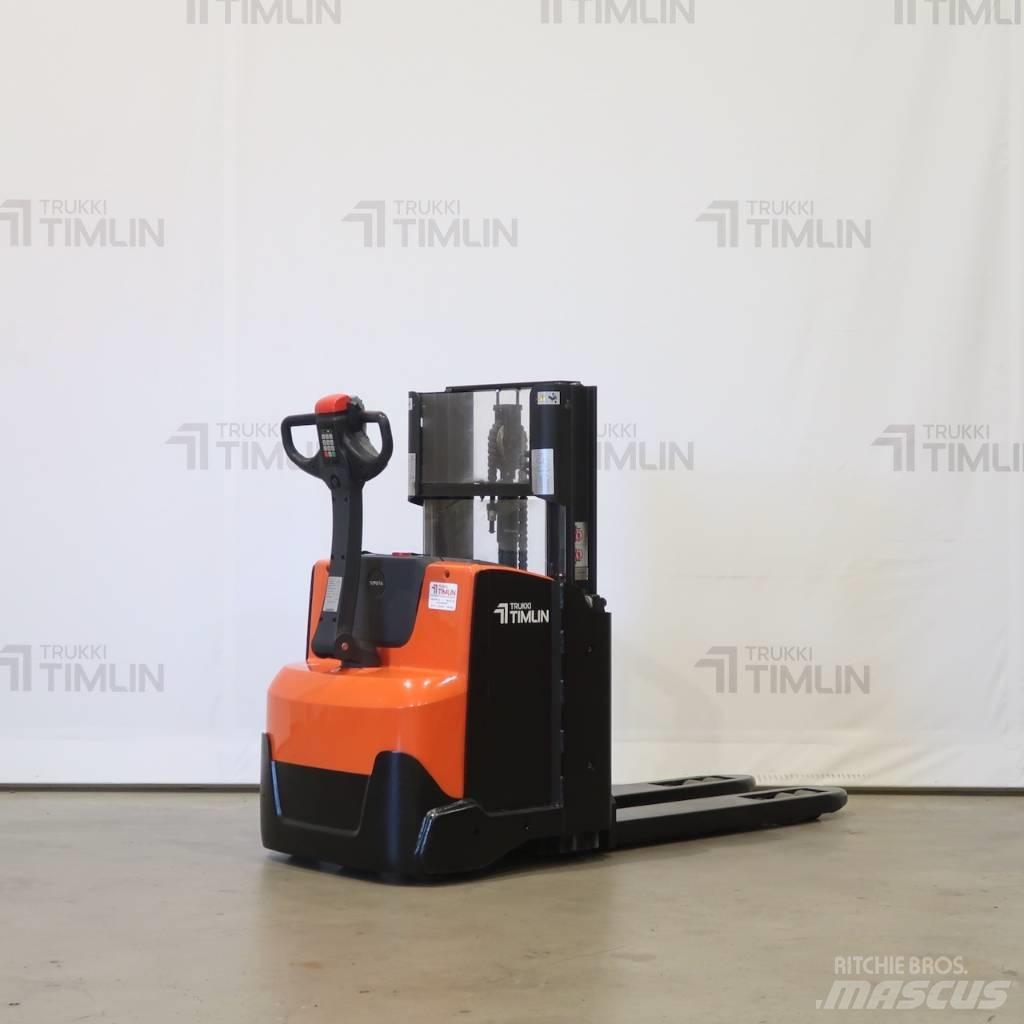 Toyota SWE200D Rankiniai vėžimėliai