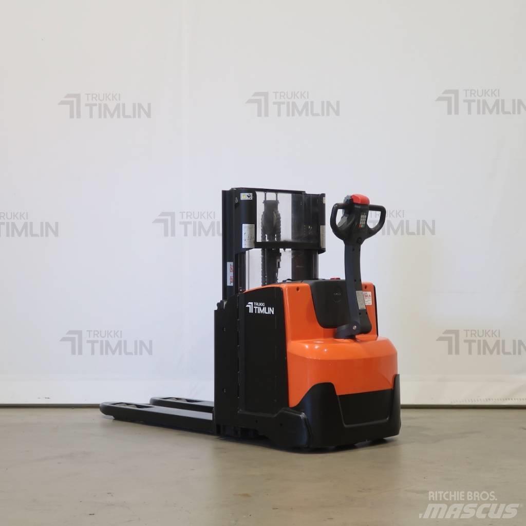 Toyota SWE200D Rankiniai vėžimėliai