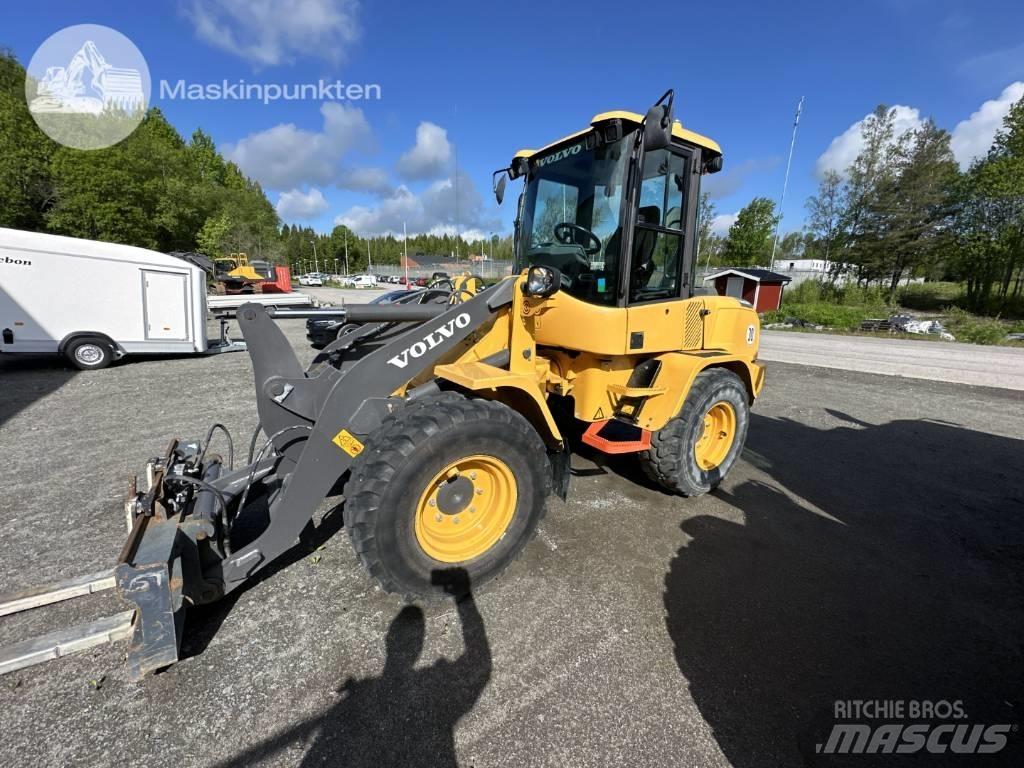 Volvo L 35 G Naudoti ratiniai krautuvai