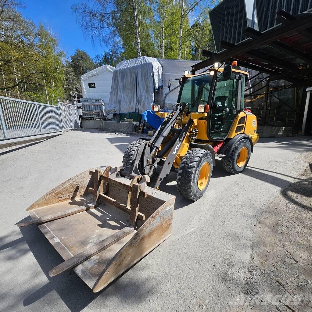 Volvo L25f Naudoti ratiniai krautuvai