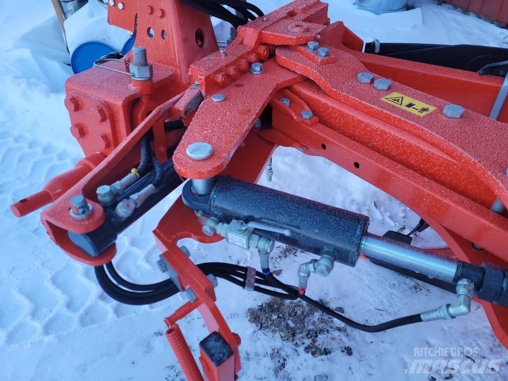 Kubota RM 3005V Apverčiamieji plūgai