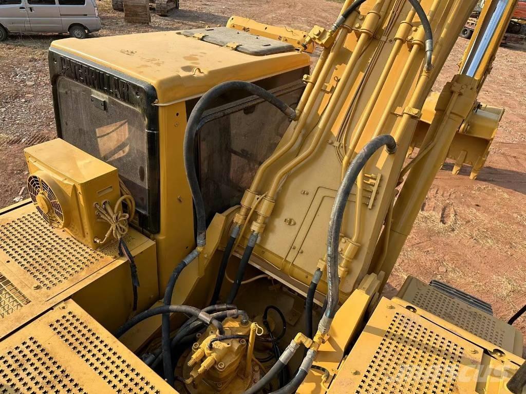CAT 330B Vikšriniai ekskavatoriai