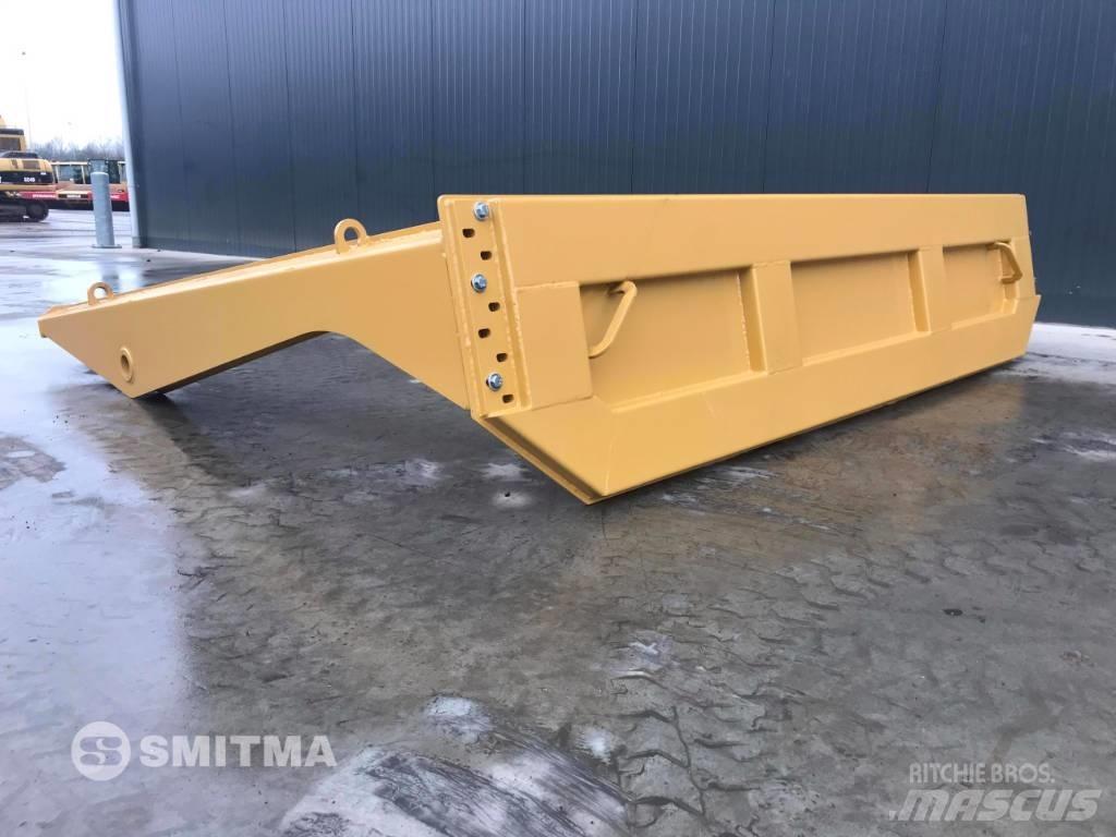 CAT 735B Galiniai žibintai