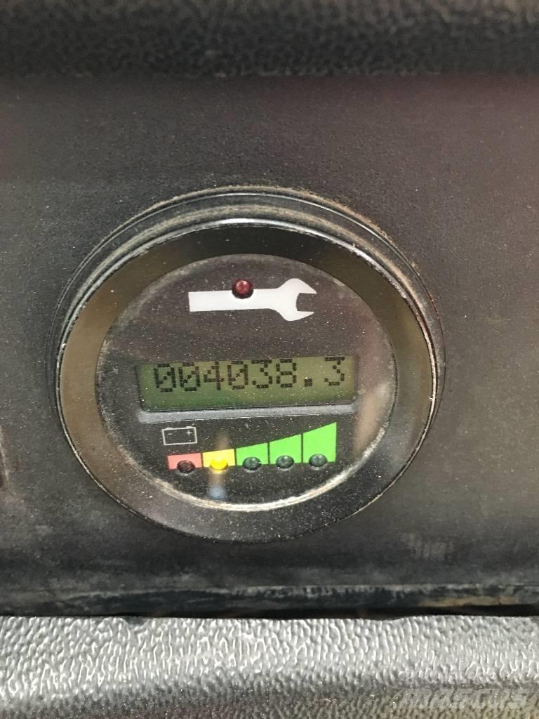 Hyster R30XMF2 Didelių aukščių keltuvai-krautuvai