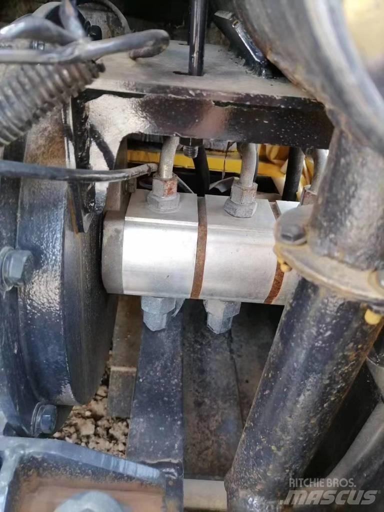Komatsu PC18 Vikšriniai ekskavatoriai