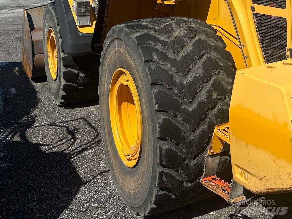 Volvo L 260 H Naudoti ratiniai krautuvai