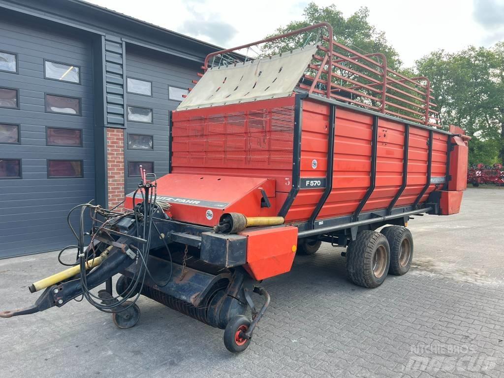 Deutz-Fahr F 570 Savikrovės priekabos
