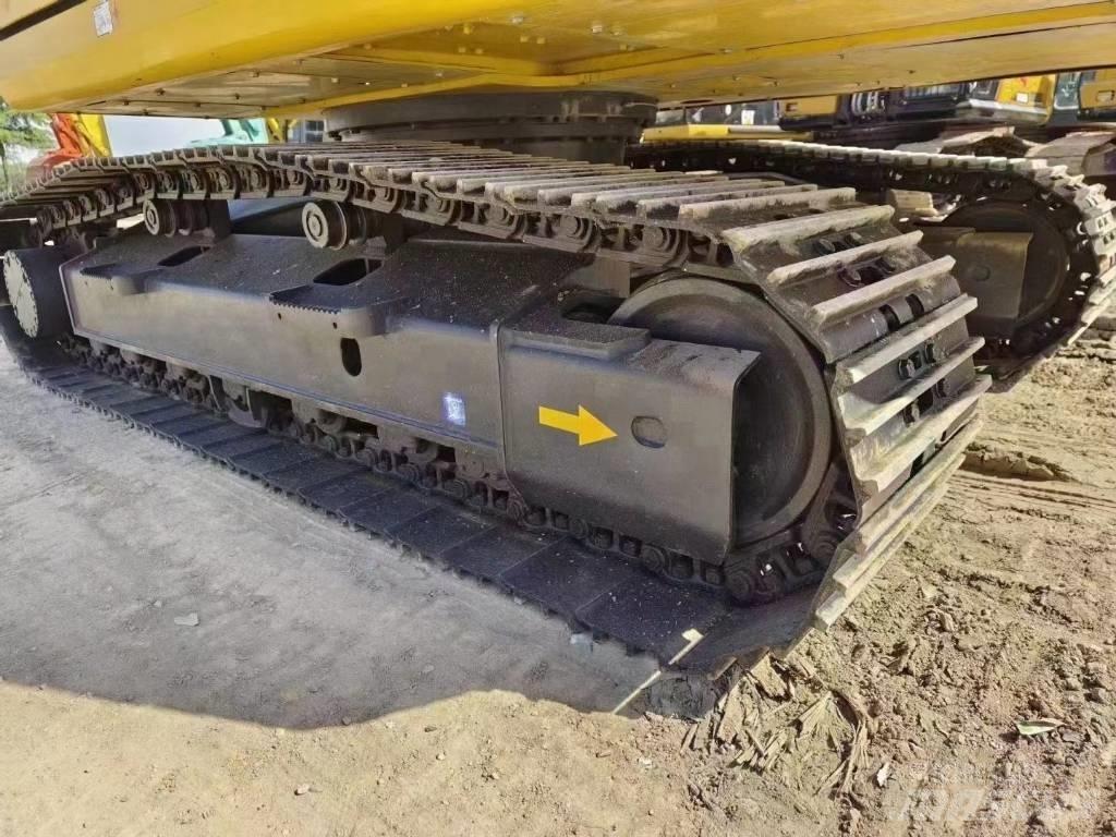 Komatsu PC 200-8 Vikšriniai ekskavatoriai