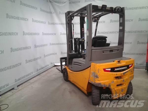 Jungheinrich EFG 320 Elektriniai šakiniai krautuvai