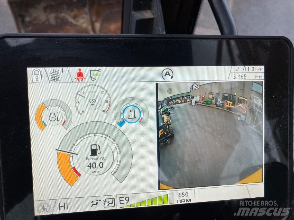 JCB 131 XLC Vikšriniai ekskavatoriai