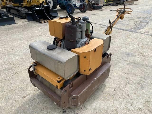 CASE Vibromax W 70 Porinių būgnų volai