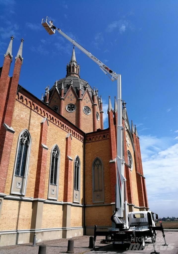 Cela DT 30 Ant vilkikų montuojamos kėlimo platformos