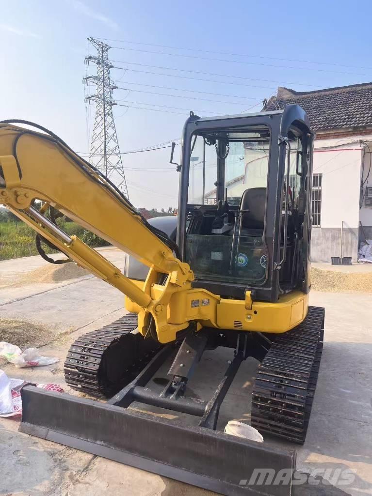 Komatsu PC 40 MR Vikšriniai ekskavatoriai