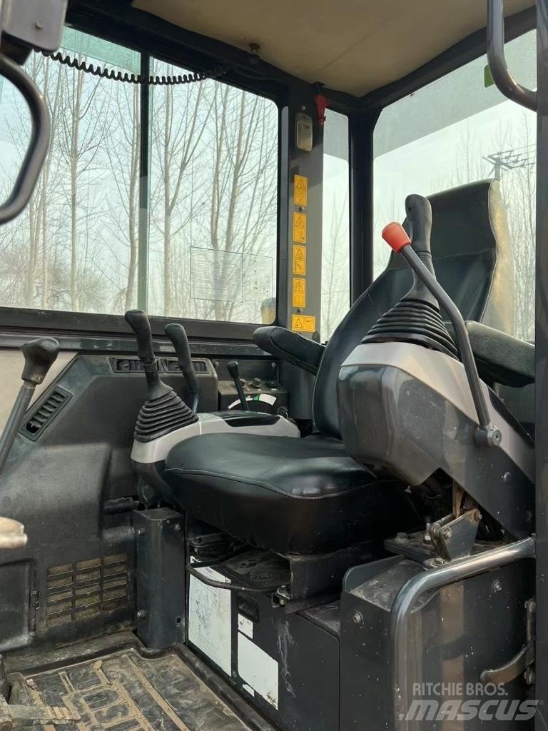Komatsu PC58 Vidutinės galios ekskavatoriai 7-12 t