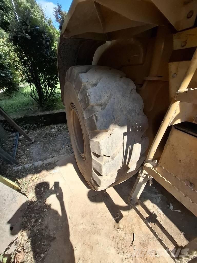 CAT 930 G Naudoti ratiniai krautuvai