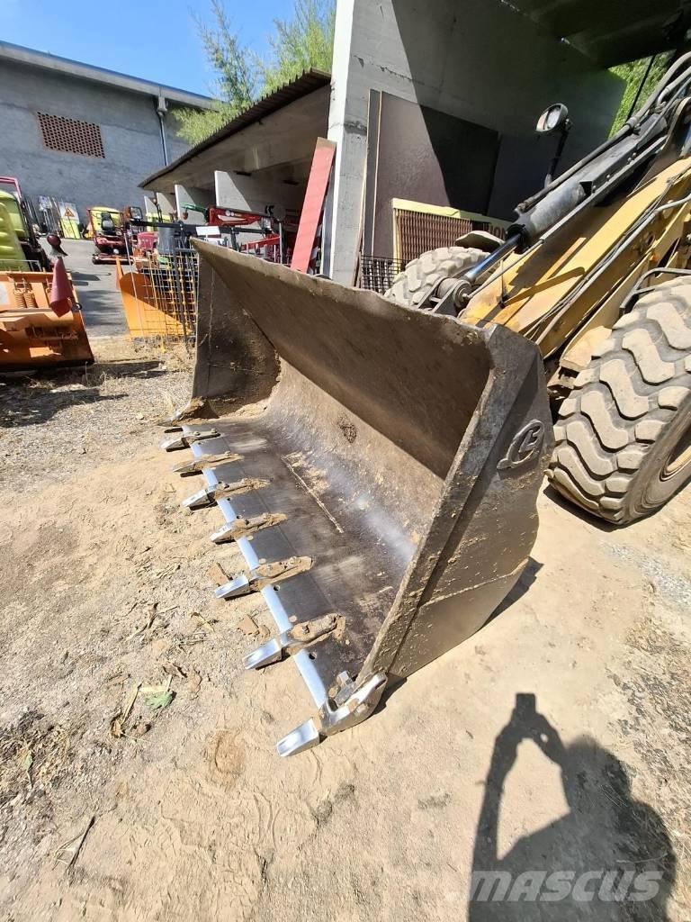CAT 930 G Naudoti ratiniai krautuvai