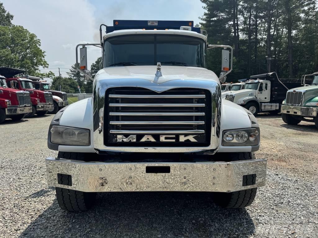 Mack Granite GU 713 Savivarčių priekabų vilkikai