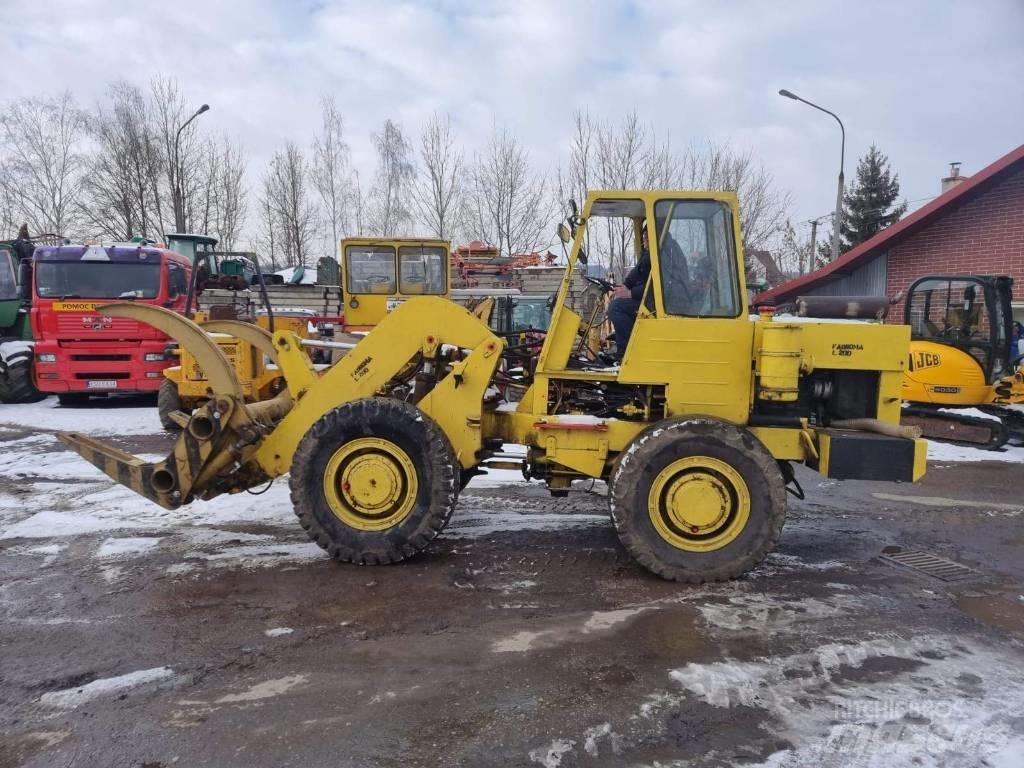  Ł 200 Ładowarka Naudoti ratiniai krautuvai