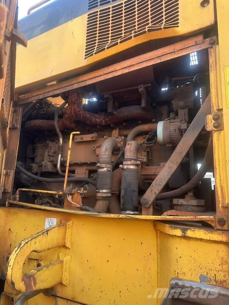 Komatsu WA 600-6 Naudoti ratiniai krautuvai