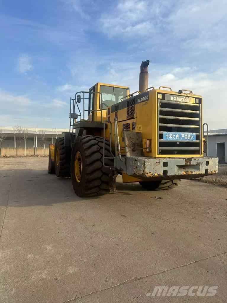 Komatsu WA 600-6 Naudoti ratiniai krautuvai