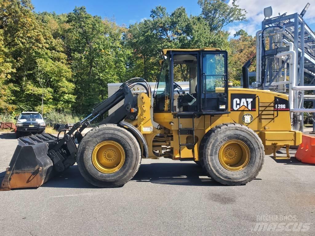 CAT ICRT28G Naudoti ratiniai krautuvai