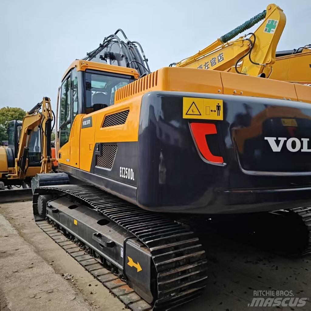 Volvo 250DL Vikšriniai ekskavatoriai