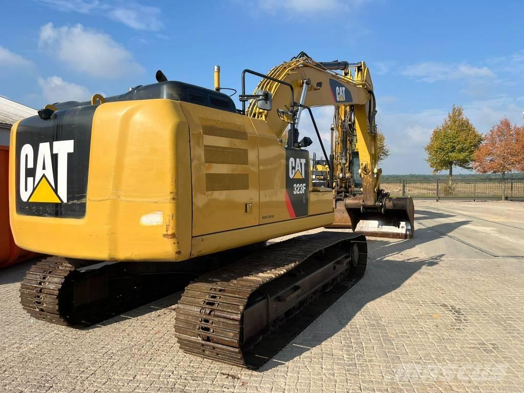 CAT 323 F L Vikšriniai ekskavatoriai