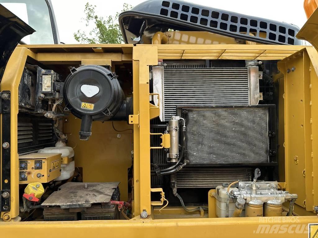 CAT 320D2 Vikšriniai ekskavatoriai