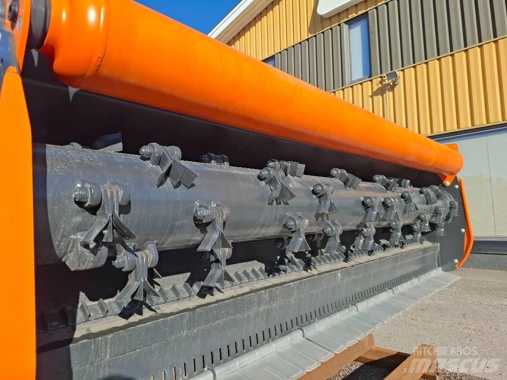 TMC Cancela THN-320D Ganyklų šienapjovės / rėžtuvės