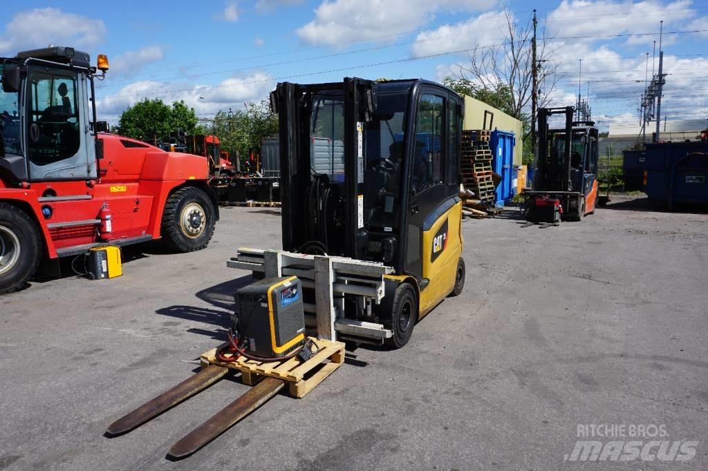 CAT EP25N Elektriniai šakiniai krautuvai