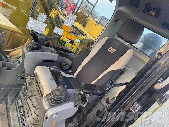 CAT 323 EL Vikšriniai ekskavatoriai