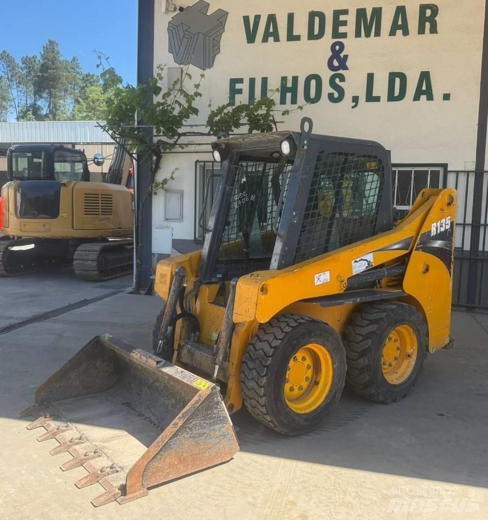 Gehl R 135 Krautuvai su šoniniu pasukimu