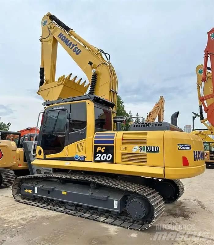 Komatsu PC200-8 Vikšriniai ekskavatoriai