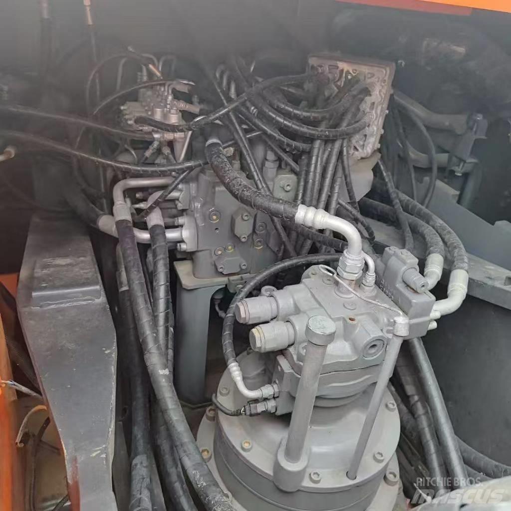 Hitachi 240-3 Vikšriniai ekskavatoriai