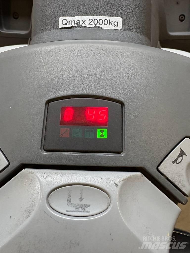 BT LPE 200 Žemų aukščių keltuvai su platforma