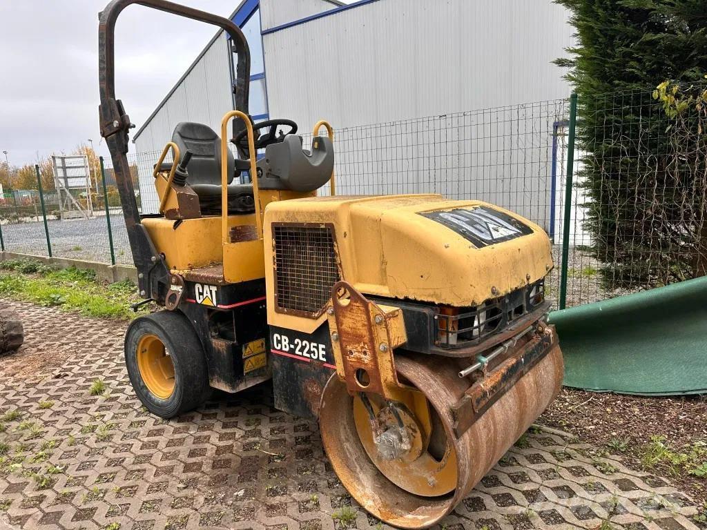 CAT CB-225E Kiti volai