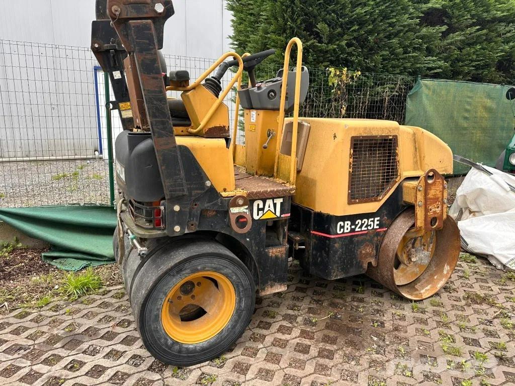 CAT CB-225E Kiti volai
