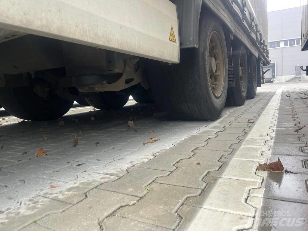 Krone MEGA Priekabos su tentu