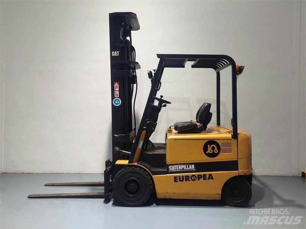 CAT EP25K PAC Elektriniai šakiniai krautuvai