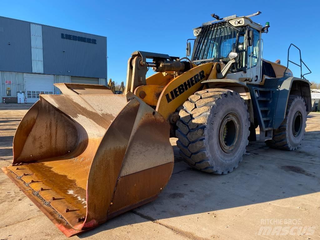 Liebherr L 586 Naudoti ratiniai krautuvai
