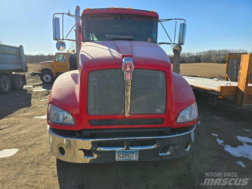 Kenworth T 440 Savivarčių priekabų vilkikai