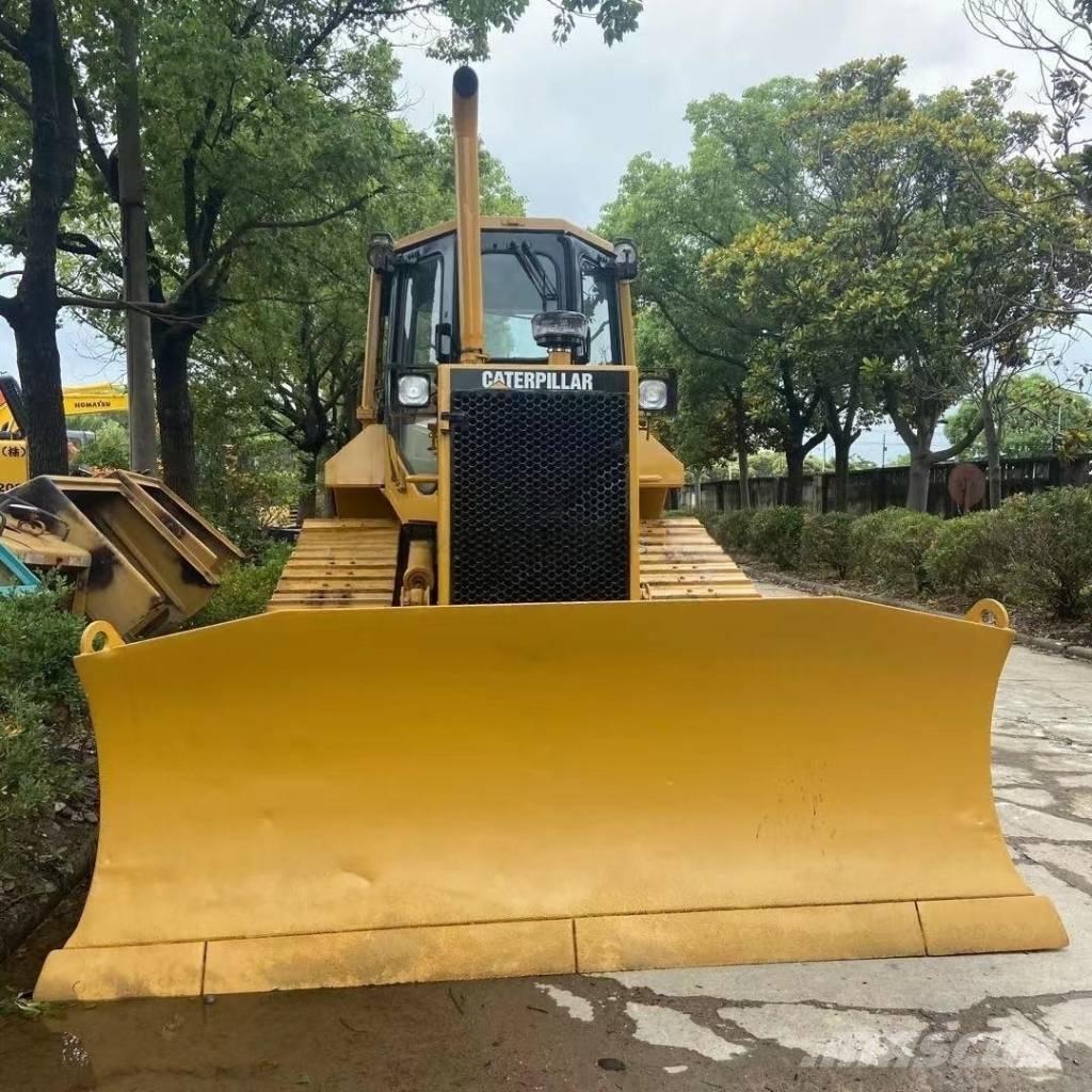 CAT D5M Vikšriniai buldozeriai