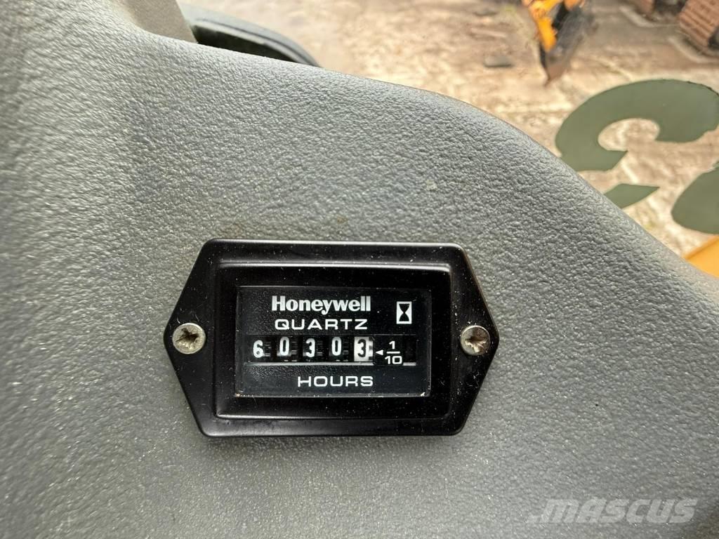 Komatsu WB 93 S-5 Ekskavatoriniai krautuvai