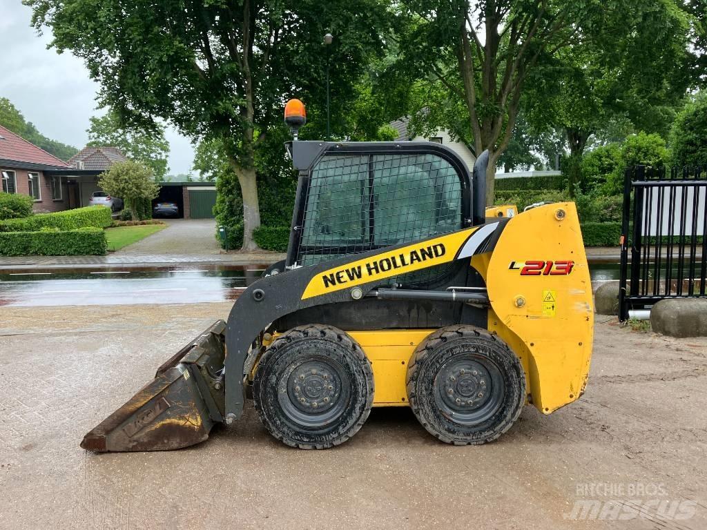 New Holland L 213 Krautuvai su šoniniu pasukimu