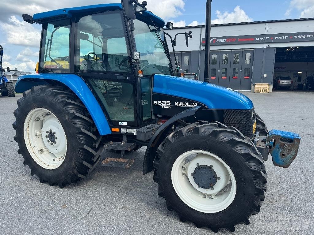 New Holland 5635 Traktoriai