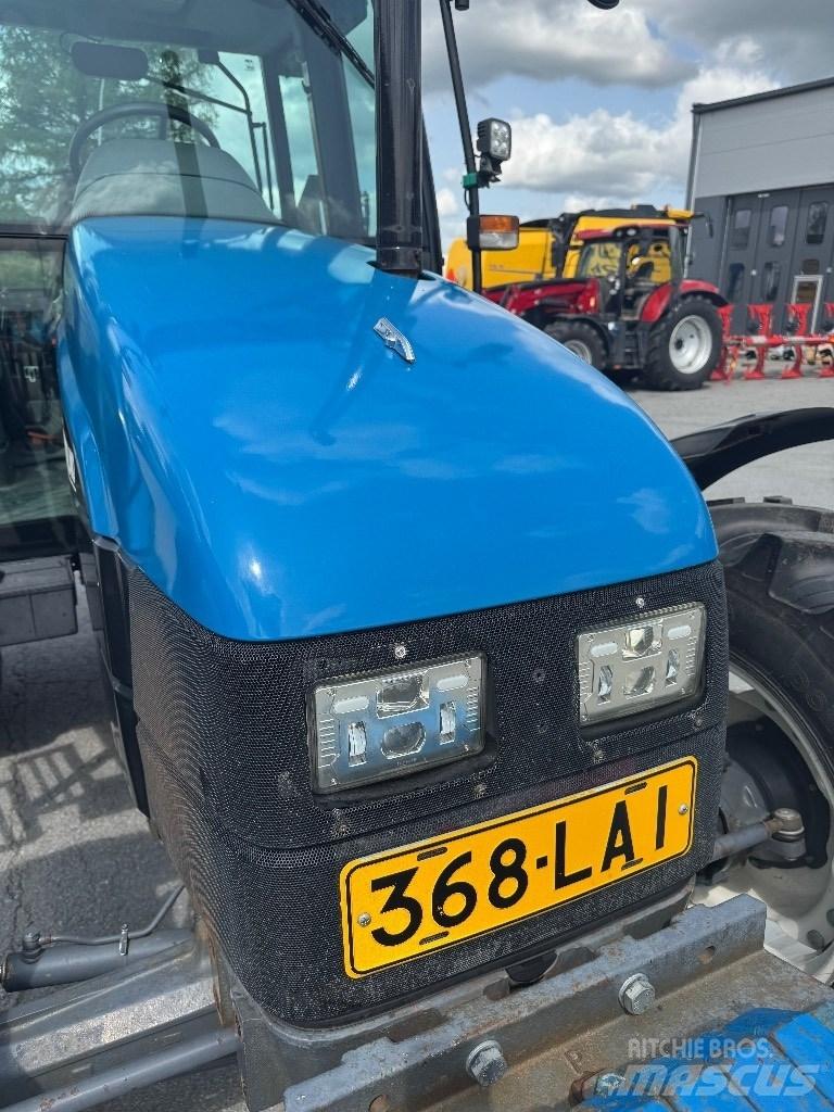 New Holland 5635 Traktoriai