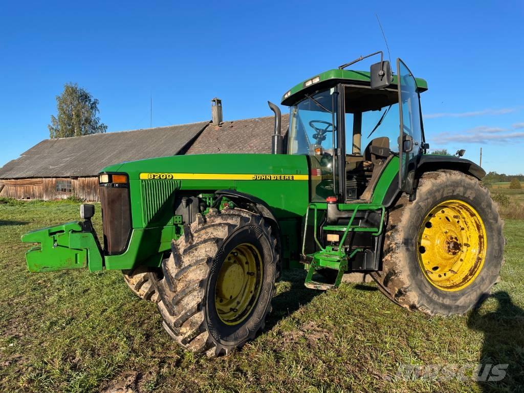 John Deere 8200 Traktoriai