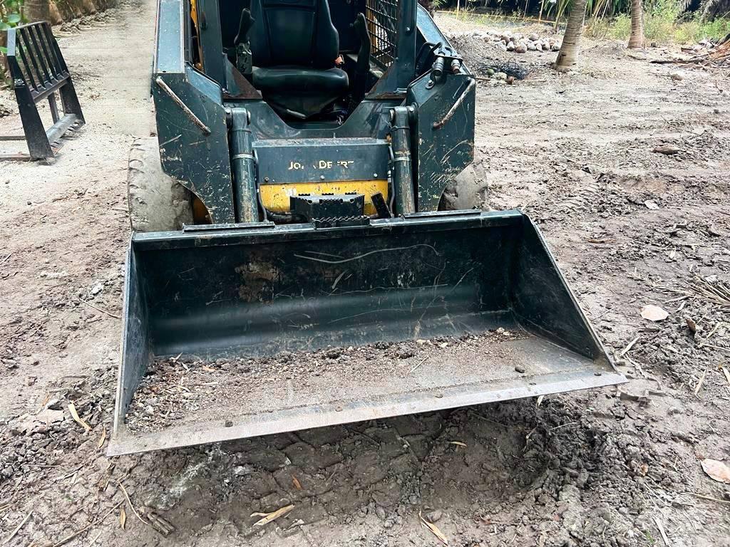 John Deere 312 Krautuvai su šoniniu pasukimu
