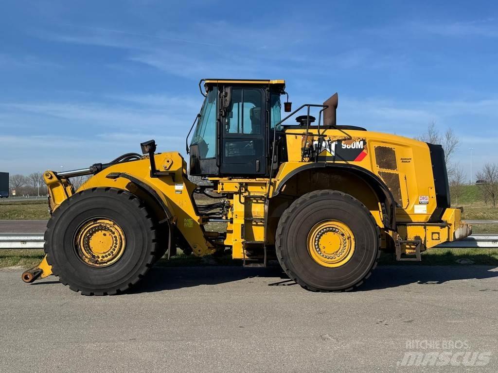 CAT 980M Naudoti ratiniai krautuvai