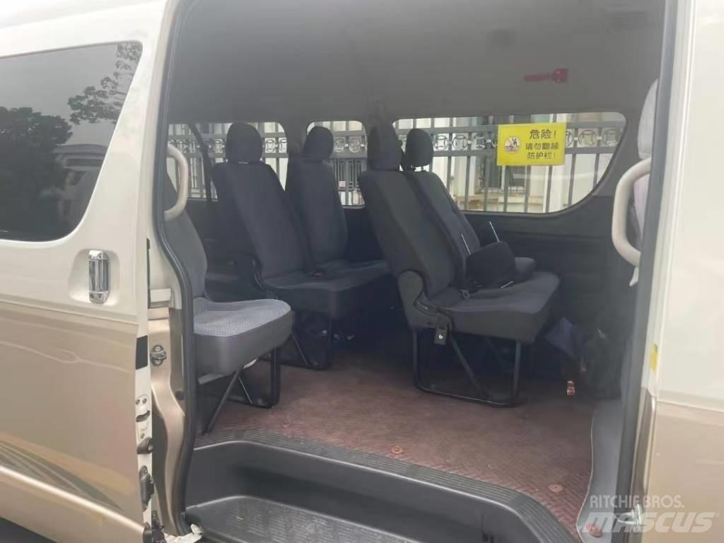 Toyota Coaster Tarpmiestiniai autobusai